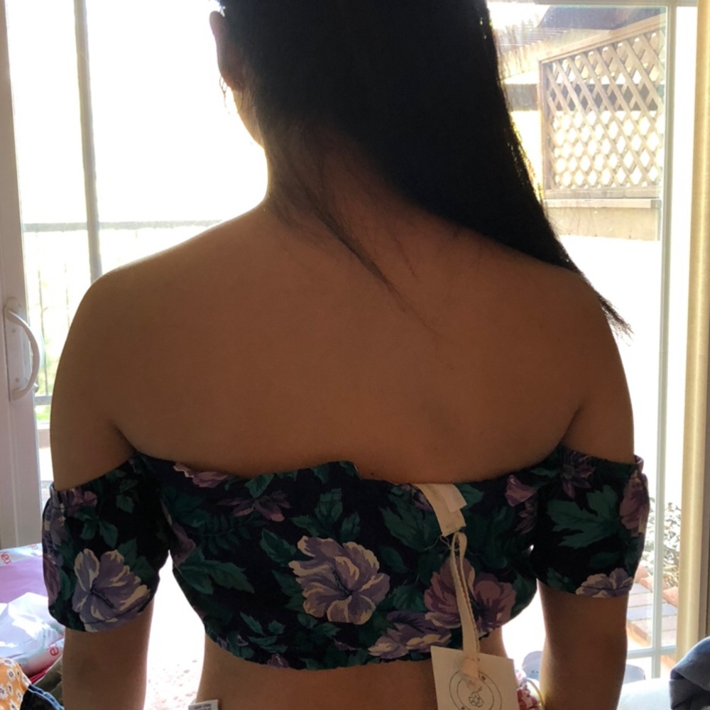 Urban Renewal Floral Print Off The Shoulder Crop Top - Picture 3 of 11